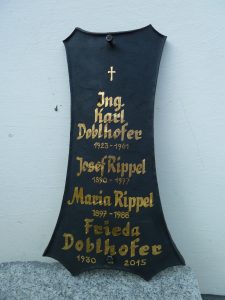 Geschmiedete Schrifttafel für Grabkreuz - Beschriftung in Blattgold